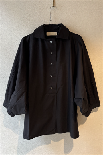 Jan Machenhauer Nina Poplin Black